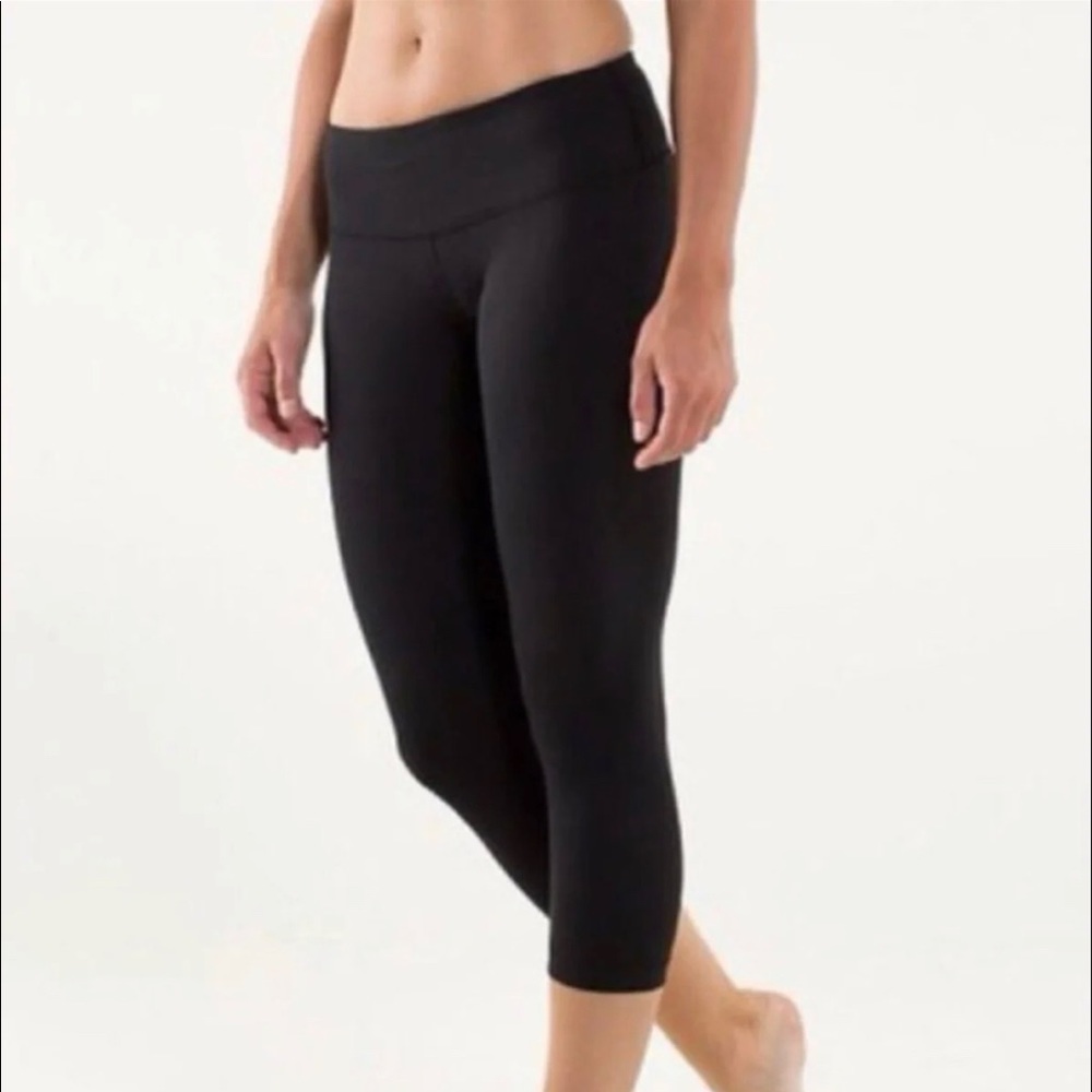 Lululemon Wunder Under Cropped Leggings